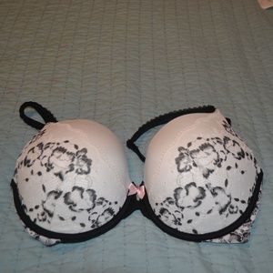 Victoria Secrets bra size perfect shape/form 32DDD